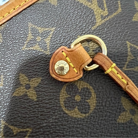 Louis Vuitton Neverfull Tote Bag - Picture 3 of 10